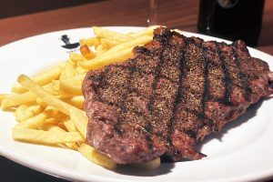 俺のイタリアン大宮：牧草牛のブラックペッパーステーキ